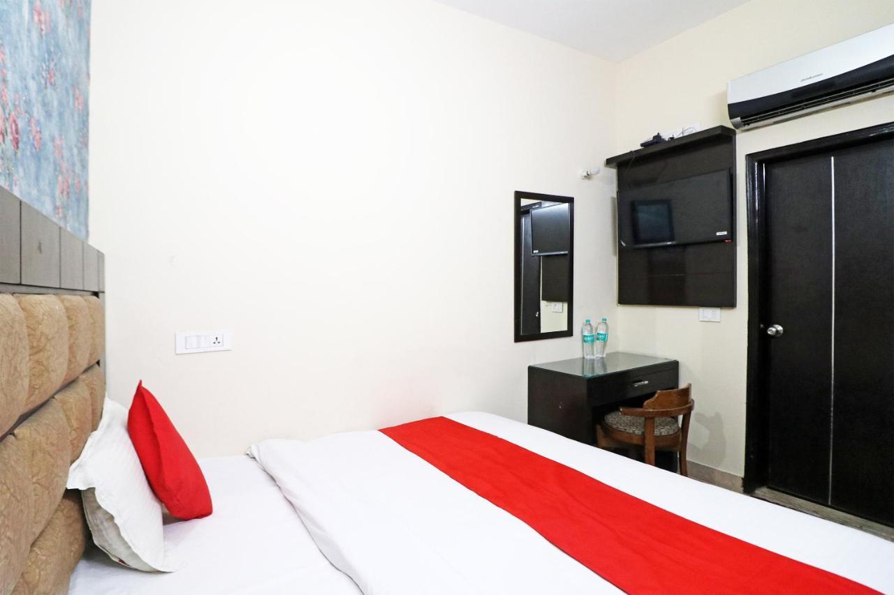 Hotel Westend Holiday Home 5 Mint From Nizamuddin Railway Station Nova Deli Exterior foto