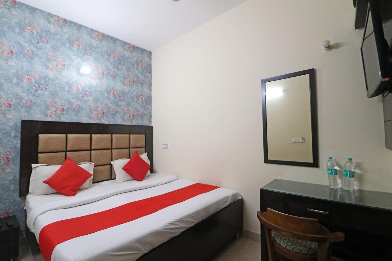 Hotel Westend Holiday Home 5 Mint From Nizamuddin Railway Station Nova Deli Exterior foto
