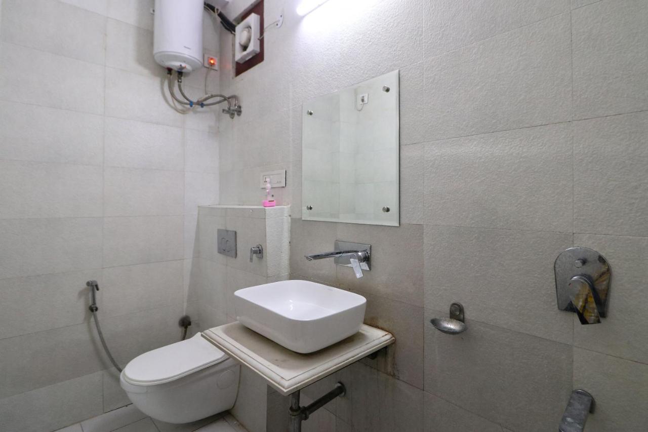 Hotel Westend Holiday Home 5 Mint From Nizamuddin Railway Station Nova Deli Exterior foto